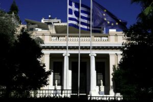 Maximou Ανασχηματισμός: Φεύγουν τα ονόματα που συνδέονται με τα Τέμπη – Αλλαγή φρουράς και στο Μαξίμου