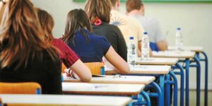 Panellinies Πανελλήνιες εξετάσεις 2025: Τι απαγορεύεται να έχουν μαζί τους οι υποψήφιοι των Πανελληνίων εξετάσεων