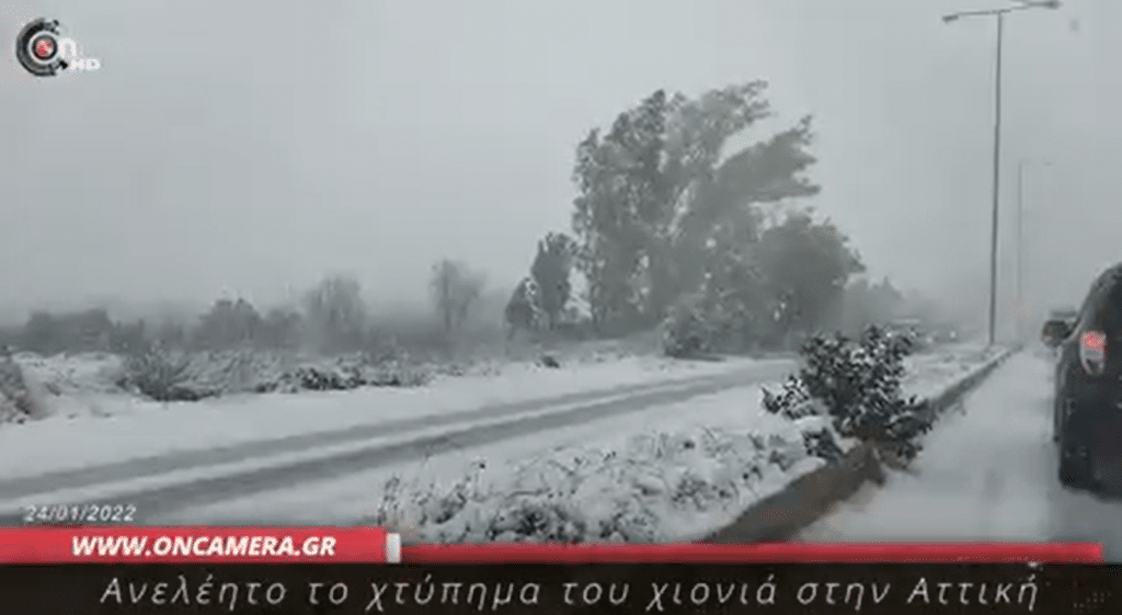 20220124 xionias1 Ανελέητο το χτύπημα του χιονιά στην Αττική. Προβλήματα από την κακοκαιρία σε Σπάτα & Αρτέμιδα - Video