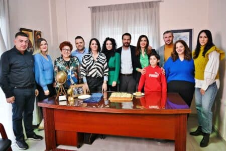 εικόνα 2023 01 11 14 45 10 560 Πρωτοχρονιάτικη πίτα και πολιτικά μηνύματα στο γραφείο του Τάσου Μπαρτζώκα!