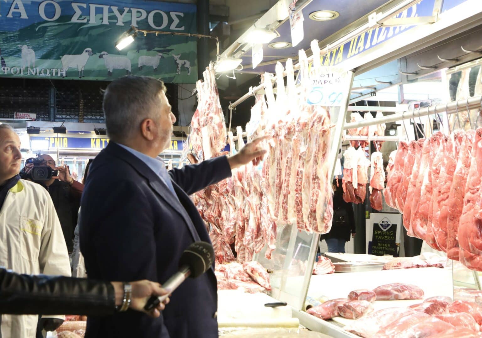 photo varvakeios 4 Επίσκεψη Περιφερειάρχη στη Βαρβάκειο Αγορά – Εντατικοί οι έλεγχοι της Περιφέρειας στις τιμές και τα τρόφιμα ενόψει Πάσχα