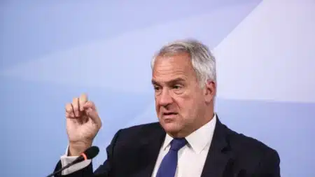 Voridis Κατάργηση της επταετίας για άδεια παραμονής μεταναστών προαναγγέλλει ο Βορίδης