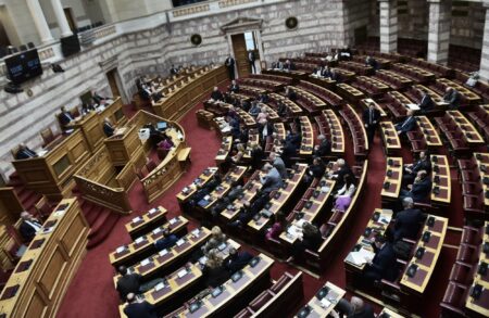 δυσπιστίας στη Βουλή