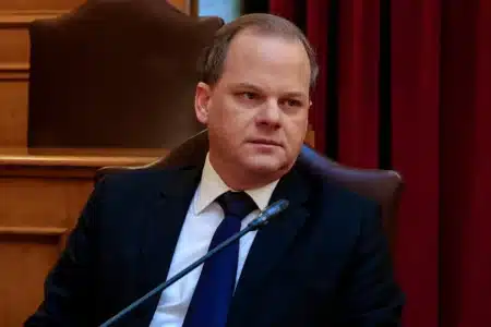 πρόταση για άρση
