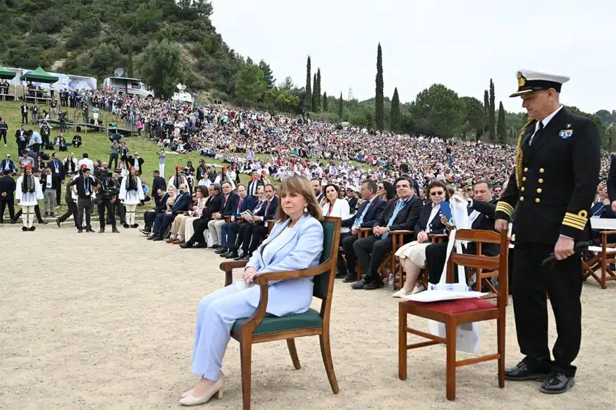 floga 4 Αρχαίο Ολυμπία: Το ταξίδι της Ολυμπιακής Φλόγας ξεκίνησε…