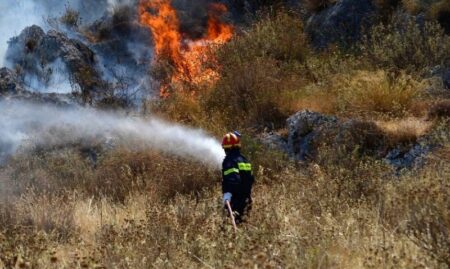 φωτιες 88 φωτιές και είναι ήδη Απρίλιος: Υψηλές θερμοκρασίες και ανομβρία κρούουν τον κώδωνα κινδύνου.