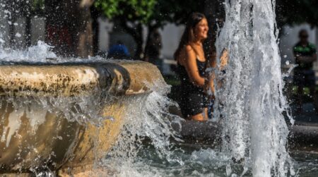 kafsonas kai ipsiles thermokrasies «Ποδαρικό» με 40αρια ο Ιούνιος - Ποιες περιοχές θα χτυπήσουν «κόκκινο»