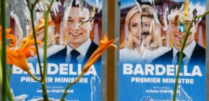 gallia afises Γαλλία: Συσπείρωση κατά της ακροδεξιάς. 200 υποψήφιοι αποσύρθηκαν στον β΄γύρο