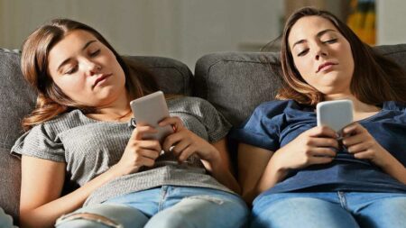 efivoi kinita 54 Εθισμός ανηλίκων στο Διαδίκτυο: Δευτέρα η παρουσίαση της Εθνικής Στρατηγικής