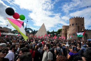 ROME Ρώμη: 5000 χιλιάδες άνθρωποι βγήκαν στους δρόμους υπέρ του παλαιστινιακού λαού