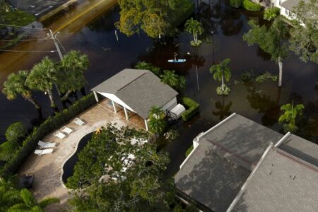 florida no co2 Ιδιαίτερα ανθεκτική στους τυφώνες «Χέλεν» και «Μίλτον» στην Φλόριντα μια πράσινη κοινότητα με ηλιακά πάνελ.