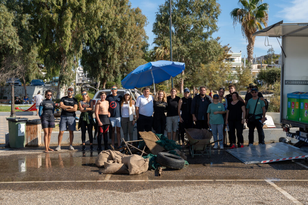 δράση καθαρισμού 1 Εθελοντές σε δράση για τον καθαρισμό του Δήμου Σαρωνικού