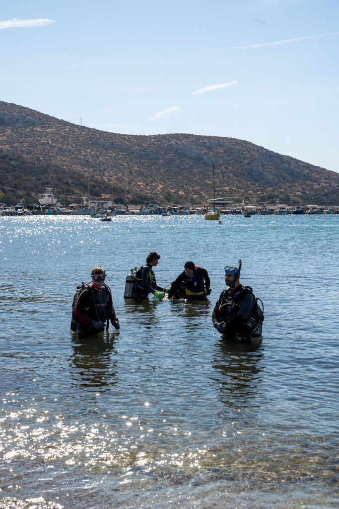 δράση καθαρισμού3 Εθελοντές σε δράση για τον καθαρισμό του Δήμου Σαρωνικού