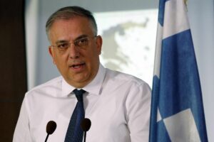 1 Τάκης Θεοδωρικάκος: "Δέκα χιλιάδες έλεγχοι σε εξέλιξη - Εξαπλασιάσαμε το ανώτερο πρόστιμο"