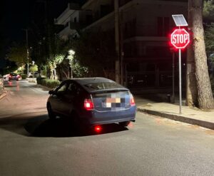 1000033470 Βριλήσσια: Παλλόμενα STOP και ανακλαστήρες οδοστρώματος σε επικίνδυνες διασταυρώσεις