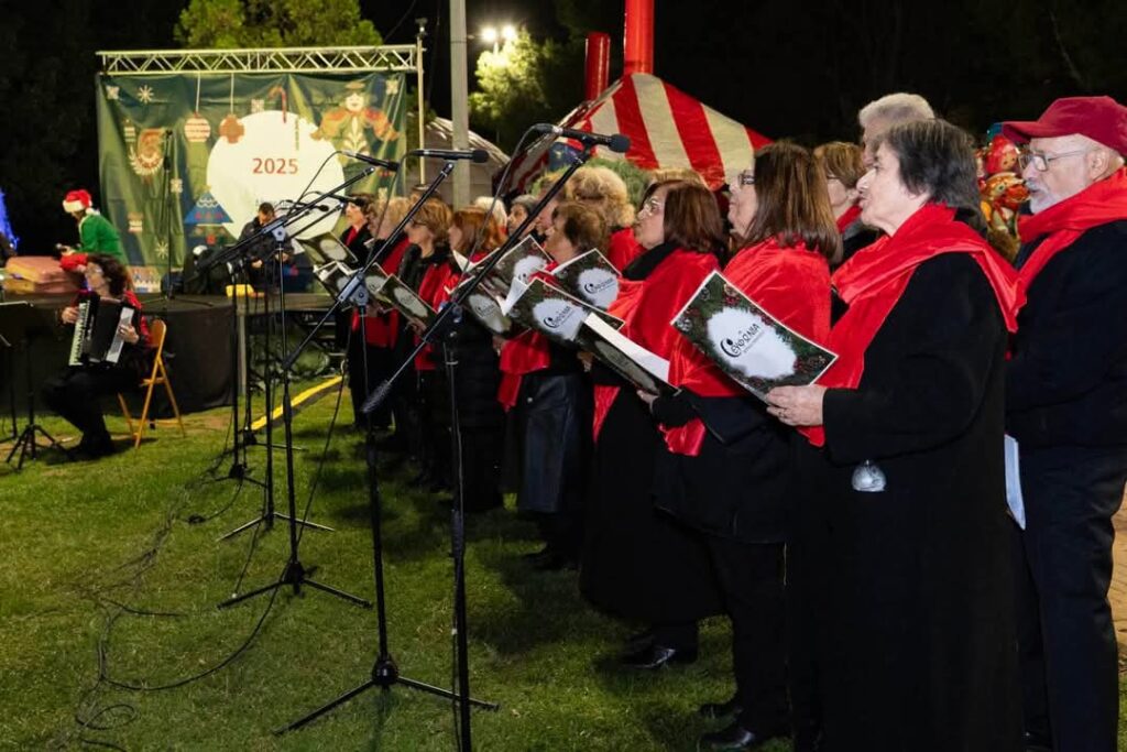 1000034162 Στο κλίμα των Χριστουγέννων και η Παλλήνη με τη φωταγώγηση του Δέντρου!