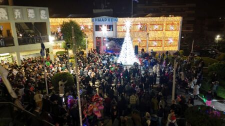 KONCHRISTMAS Ο Δήμος Ελληνικού Αργυρούπολης άναψε το δέντρο και εγκαινίασε την χριστουγεννιάτικη περίοδο με μια ανεπανάληπτη γιορτή