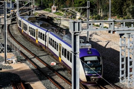 proastiakos Προαστιακός: Κίνηση συρμών αντίθετα στις ράγες κοντά σε σταθμούς- Είναι ασφαλής λέει ο ΟΣΕ
