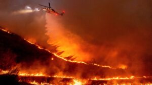 CALIFORNIA FIRE 1 Νέο πύρινο μέτωπο στην Καλιφόρνια : Απομακρύνονται χιλιάδες κάτοικοι - Σπεύδει στην πολιτεία ο Τραμπ