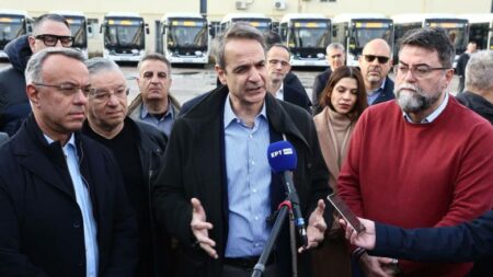 MITSOTAKIS OIKONOMOY 900 καινούρια λεωφορεία έως τα μέσα του 2025 - Αυξάνονται τα δρομολόγια
