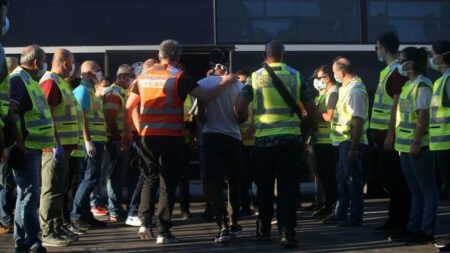 metanastes apelaseis Μαζικές επιστροφές μεταναστών στις πατρίδες τους - 17.000 επιστροφές έως το 2027