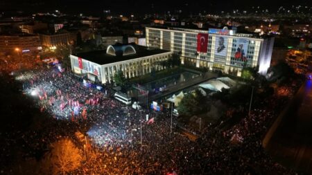 17426330010336944925140689682360 Τρίτη νύχτα ταραχών στην Τουρκία – Επεισόδια και συλλήψεις στις διαδηλώσεις για τον Ιμάμογλου