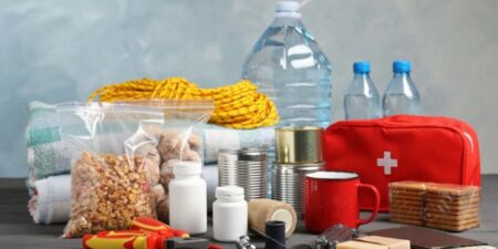 17430622729856901590939305730350 Η Κομισιόν καλεί τους Ευρωπαίους να συγκεντρώσουν προμήθειες επιβίωσης για τρία 24ωρα -Τι περιλαμβάνει το κιτ