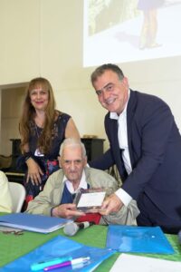 Titos Patrikios Η Παλλήνη δίνει βήμα στον πολιτισμό : To 3o Γυμνάσιο Παλλήνης δίνει στη Βιβλιοθήκη του το όνομα του μεγάλου ποιητή "Τίτος Πατρίκιος"