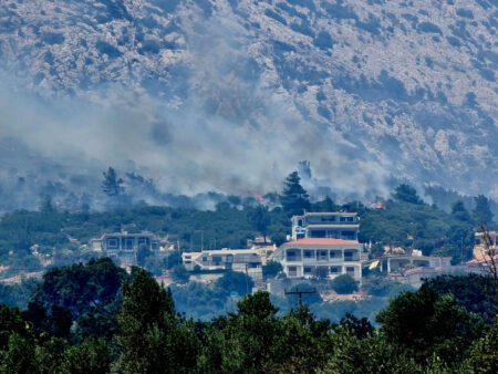 1750716225388693694162841019933 Σε κατάσταση έκτακτης ανάγκης ο Δήμος Χίου – Στα Μαστιχοχώρια κατευθύνονται οι φλόγες