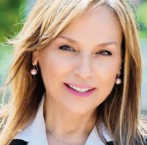 voula arseni lamprou Η Βούλα Λάμπρου Αρσένη επικεφαλής της δημοτικής παράταξης «Πορεία Ευθύνης» στο Δήμο Βριλησσίων στην Εβίτα Χρυσολούρη στο OnCamera.gr,