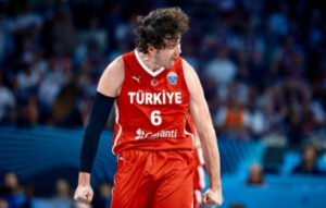 EuroBasket 2025: Θρίαμβος της Τουρκίας κόντρα στη Λετονία με ηγέτη τον Όσμαν