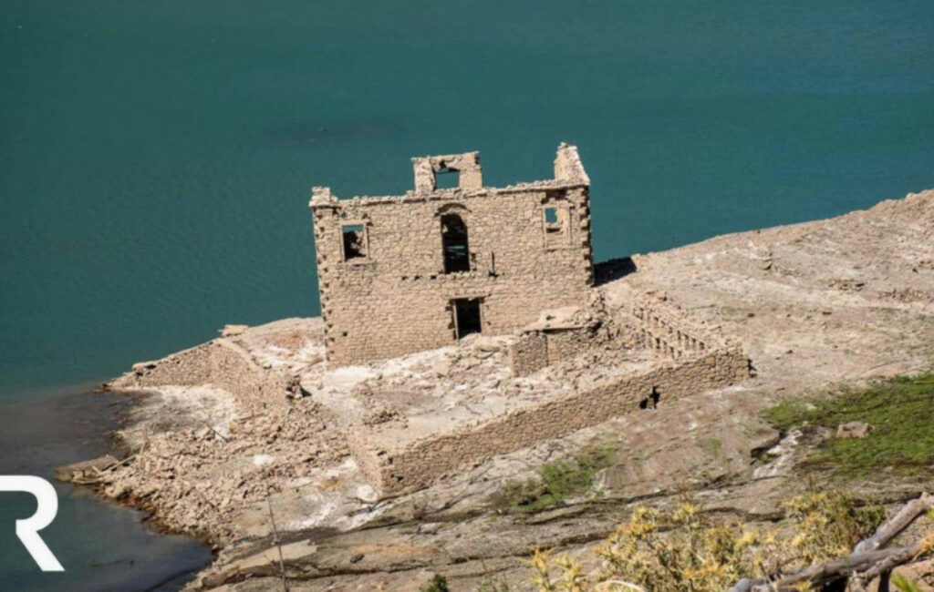 Επανεμφάνιση του βυθισμένου χωριού Κάλλιο λόγω κλιματικής αλλαγής