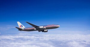 Αναγκαστική προσγείωση American Airlines λόγω φωτιάς σε συσκευή επιβάτη