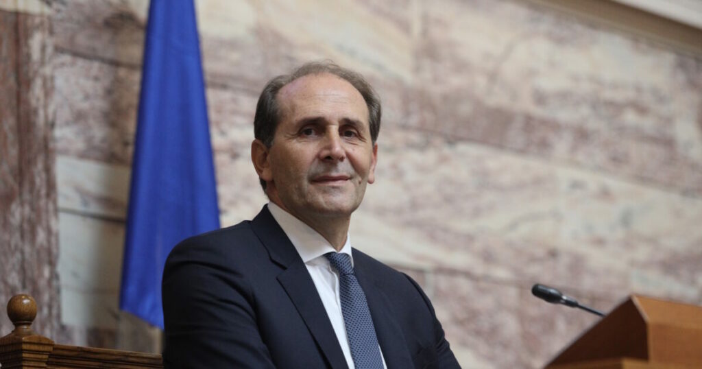 Απόστολος Βεσυρόπουλος: Θλίψη για τον ξαφνικό θάνατό του
