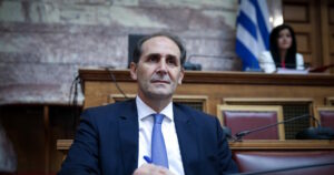 Κηδεία Απόστολου Βεσυρόπουλου: Τελετή στην Ημαθία και φιλανθρωπική επιθυμία της οικογένειας