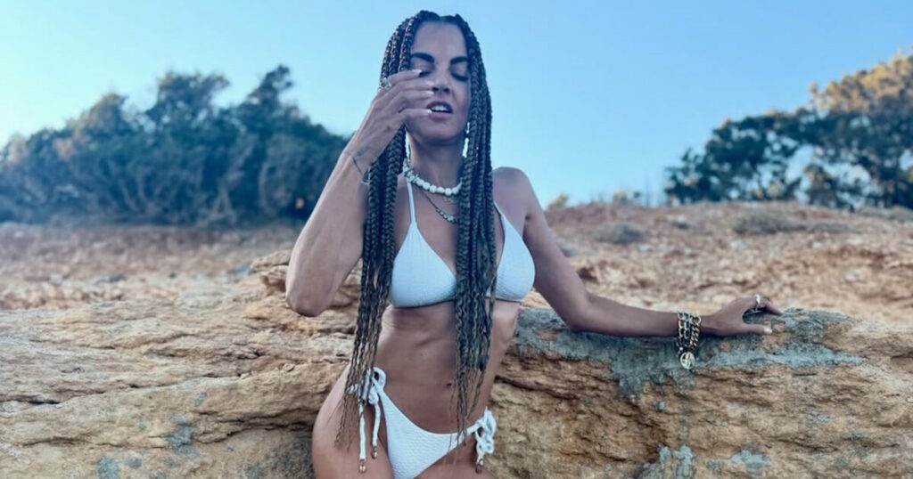 Η Μαρία Σολωμού αποχαιρετά το καλοκαίρι με στυλ