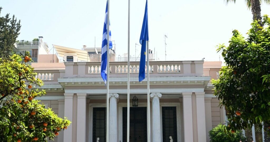 Κυβερνητικές πηγές απαντούν στο ΠΑΣΟΚ για το πόρισμα των Τεμπών