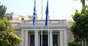 Κυβερνητικές πηγές απαντούν στο ΠΑΣΟΚ για το πόρισμα των Τεμπών