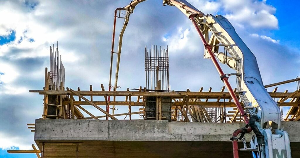 Μητσοτάκης: Αναστολή ΦΠΑ 24% για νεόδμητες κατοικίες το 2026 στη ΔΕΘ