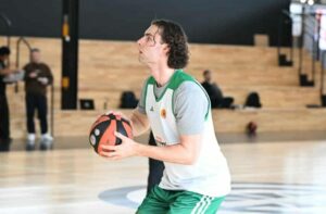 Ο Τζος Γκίντι επισκέφθηκε την προπόνηση του Παναθηναϊκού