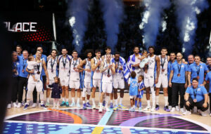 Γιάννης Αντετοκούνμπο: Συγκίνηση μετά την απονομή του χάλκινου μεταλλίου στο Eurobasket 2025