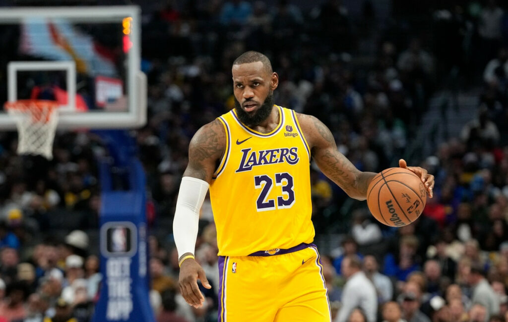 Ανατροπή για ΛεΜπρόν Τζέιμς: Εξετάζει το μέλλον του εκτός ΝΒΑ