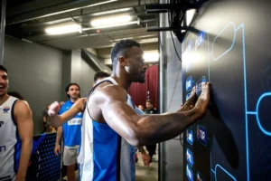 Ο Θανάσης Αντετοκούνμπο και το αυτοκόλλητο της πρόκρισης