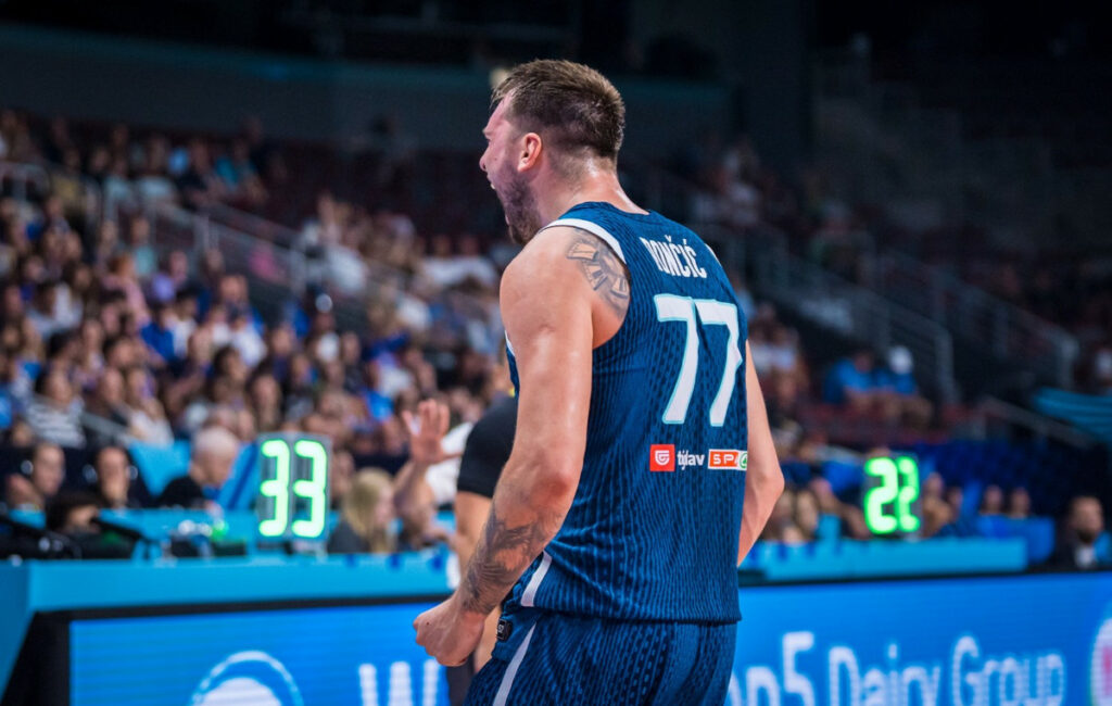 Εκπληκτικές επιδόσεις του Ντόντσιτς στο Eurobasket 2025: 30 πόντοι στο πρώτο ημίχρονο 9 Εκπληκτικές επιδόσεις του Ντόντσιτς στο Eurobasket 2025: 30 πόντοι στο πρώτο ημίχρονο
