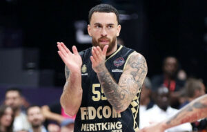 Σενάριο μεταγραφής του Μάικ Τζέιμς στον Ολυμπιακό