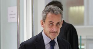 Νικολά Σαρκοζί: Ένοχος για παράνομο χρηματισμό από τον Καντάφι