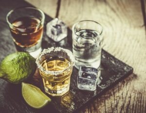 Μελέτη αποκαλύπτει αύξηση 25 ετών στη θνησιμότητα από αλκοόλ