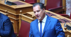 Γεωργιάδης κατά Ακρίτα για τον διευθυντή του Ιπποκράτειου: «Ο ΣΥΡΙΖΑ θέλει να χειρουργεί με φακελάκι;»