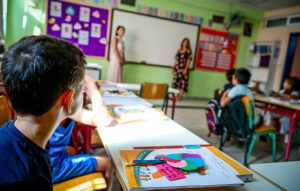 Διανομή σχολικών ειδών σε 1.500 παιδιά από τον δήμο Αθηναίων