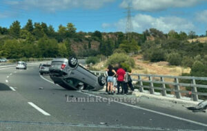 Ανατροπή αυτοκινήτου στη γέφυρα του Μαρτίνου – Ευτυχώς χωρίς τραυματισμούς